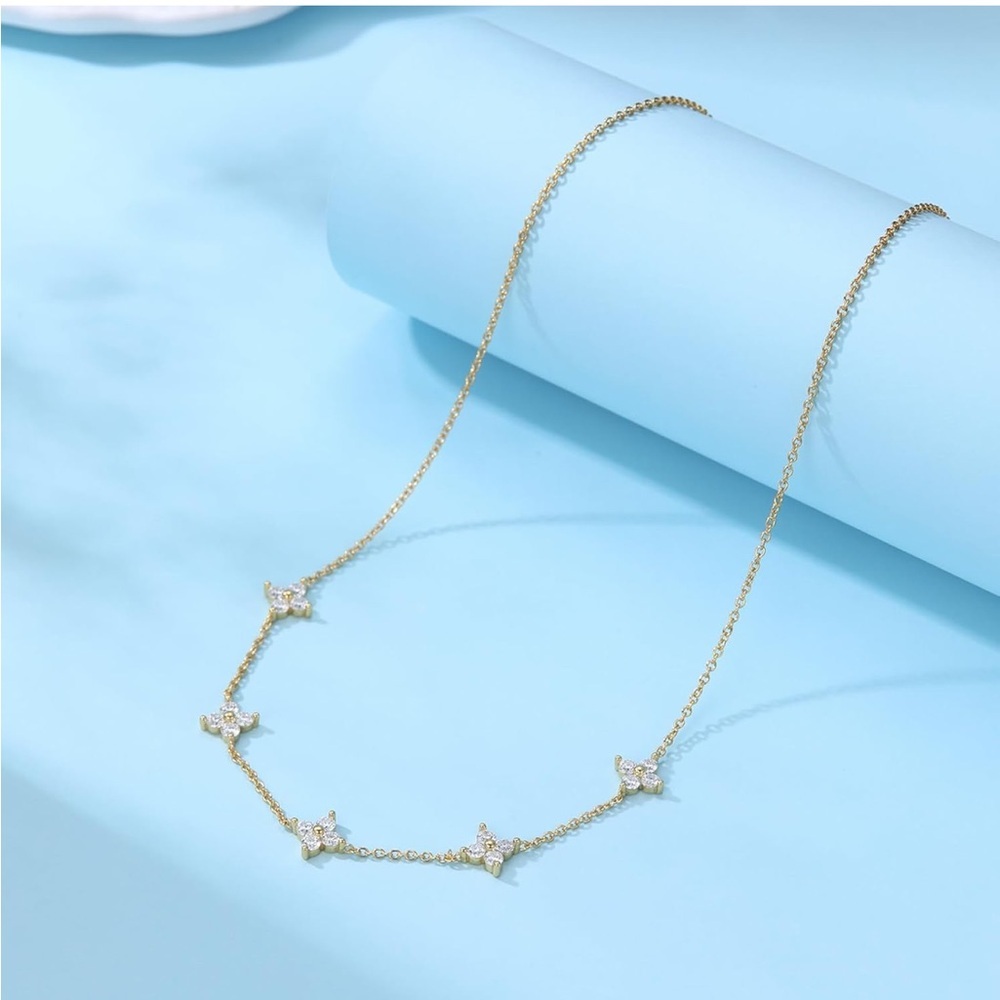 14k Gold Clover Diamonds Necklace - Picture 5 of 8